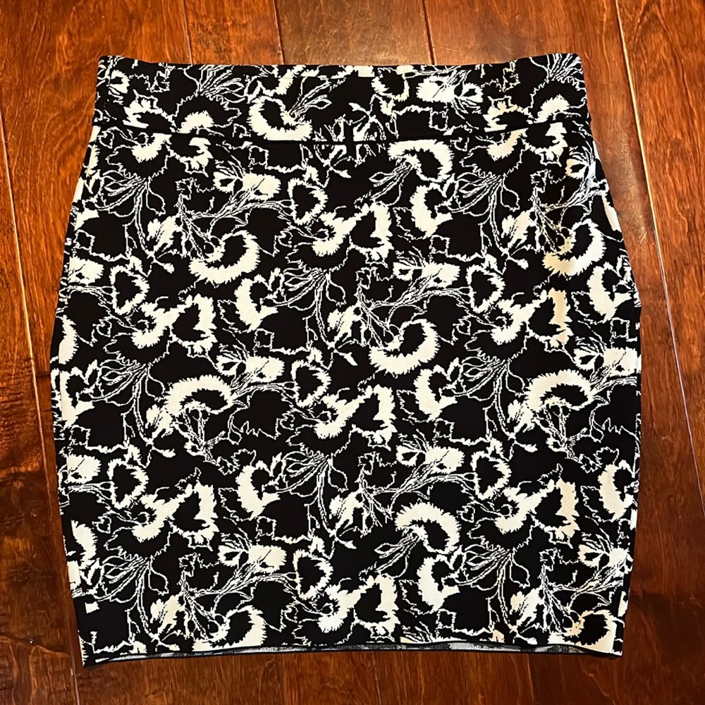 Rag & Bone X Liberty - Black & White Floral Print Knit Miniskirt, size large